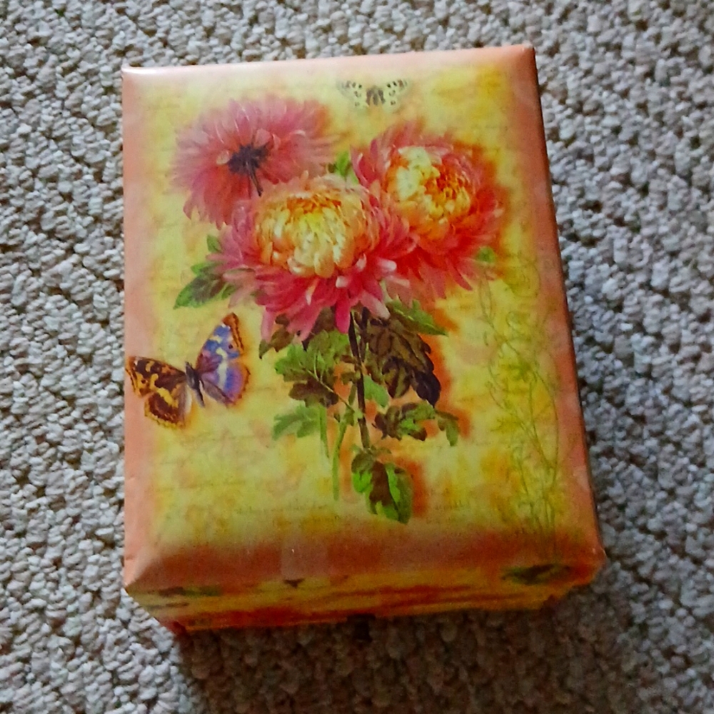 Jewelry box